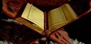 Hicr Suresi 45. Ayet Meali, Arapça Yazılışı, Anlamı ve Tefsiri