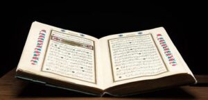 Muhammed Suresi 26. Ayet Meali, Arapça Yazılışı, Anlamı ve Tefsiri
