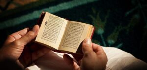 Muhammed Suresi 28. Ayet Meali, Arapça Yazılışı, Anlamı ve Tefsiri